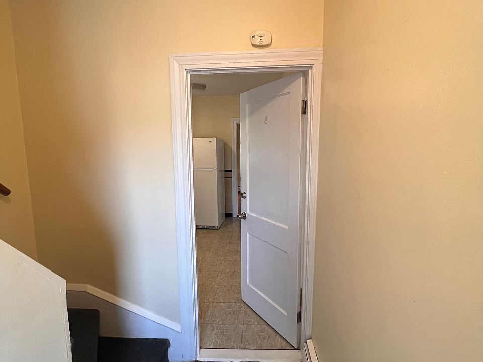Entrance from the shared hallway.