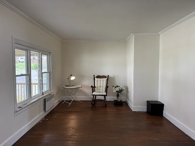113 E Center St — Photo 3