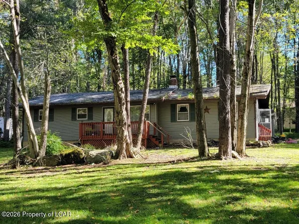 401 Packanack Dr, Clifton Township, PA 18424