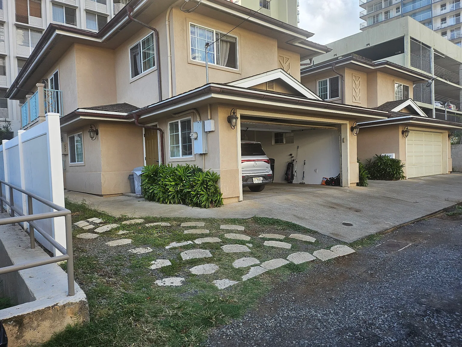 3 bed, 1160 sqft, $4,200 — Photo 2