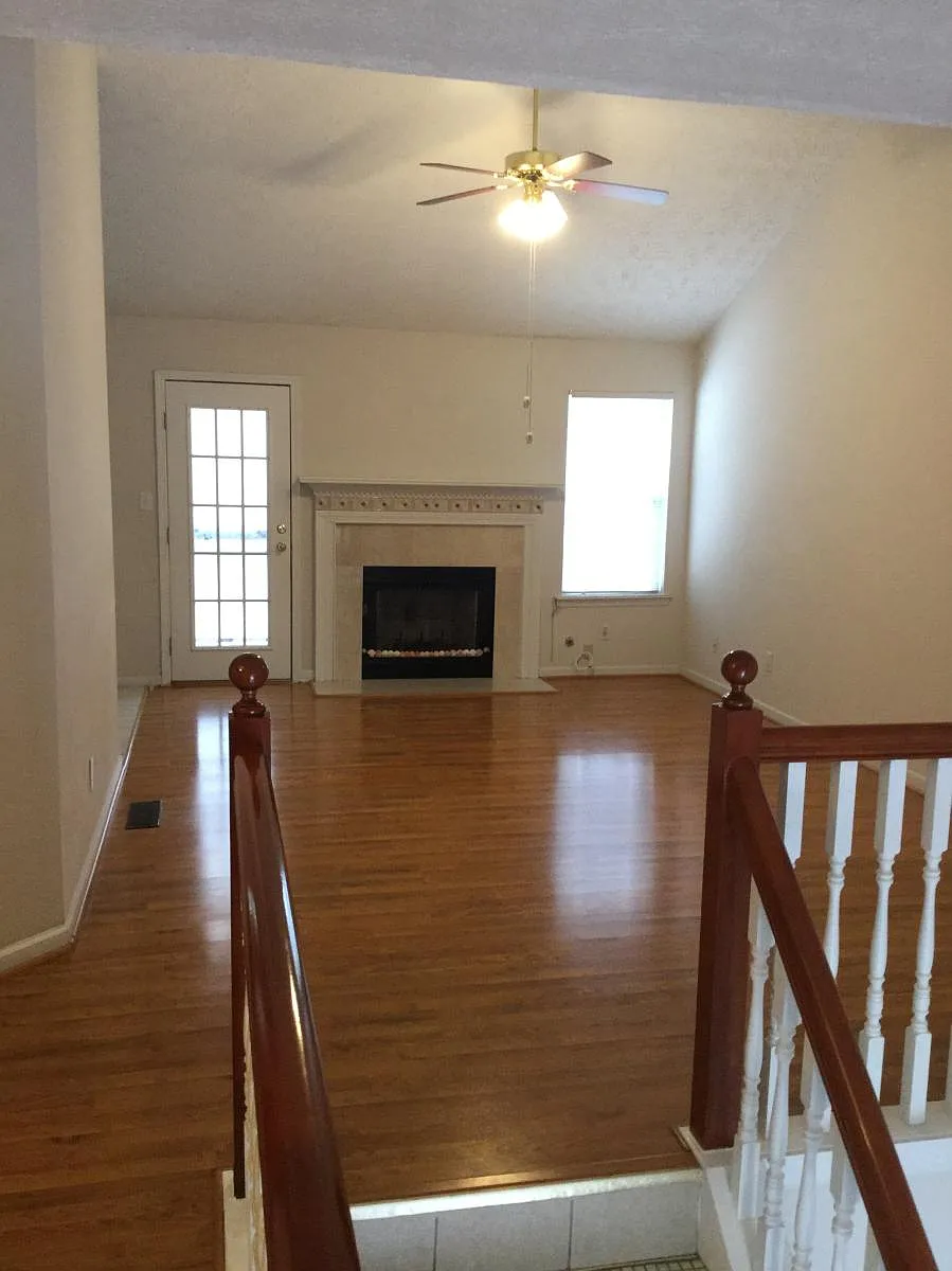 Living room - 1305 Turners Ridge Dr