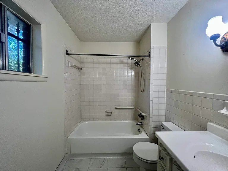 1384 Woodston Rd — Photo 18