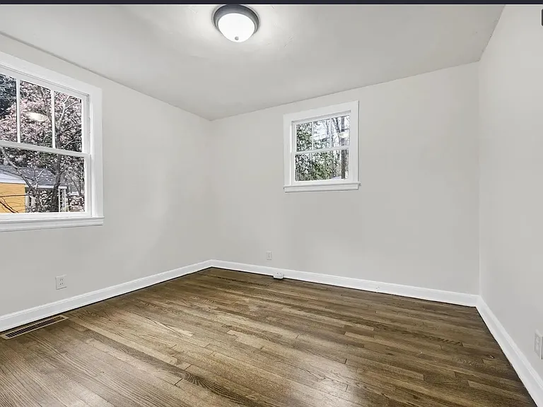 322 Glenn Ave — Photo 8