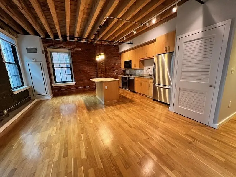 1 bed, 1.0 bath, 759 sqft, $3,995 — Photo 2