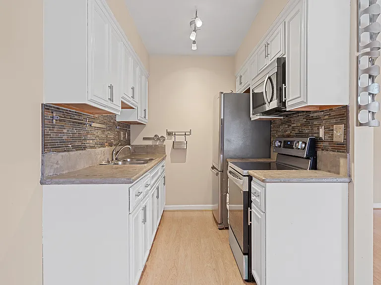 335 Cedar Ave #412 — Photo 6