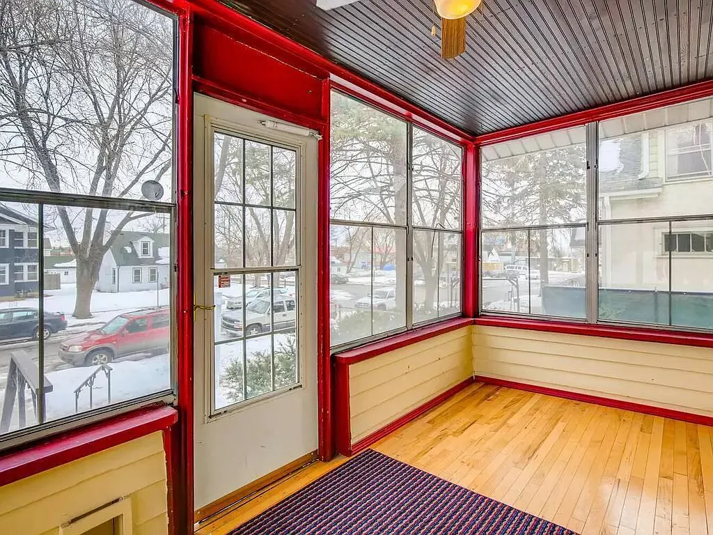 6 bed, $3,300 — Photo 2