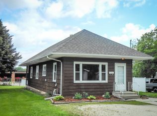 335 Plymouth Ct, Sycamore, IL 60178