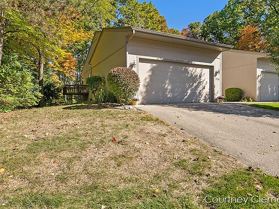 2nd image of 2790 Rockvalley Ct NE