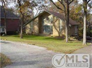 1906 Rock Creek Dr, Grand Prairie, TX 75050