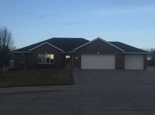 613 27th Cir, Beatrice, NE 68310