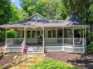 1990 Woodstock Rd, Gates Mills, OH 44040