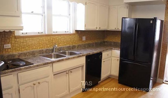 5th image of 3652 W Fullerton Ave #3