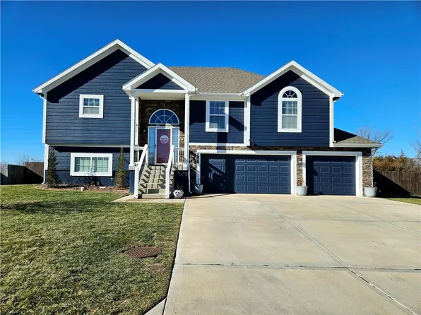 6990 142nd St, Basehor, KS 66007