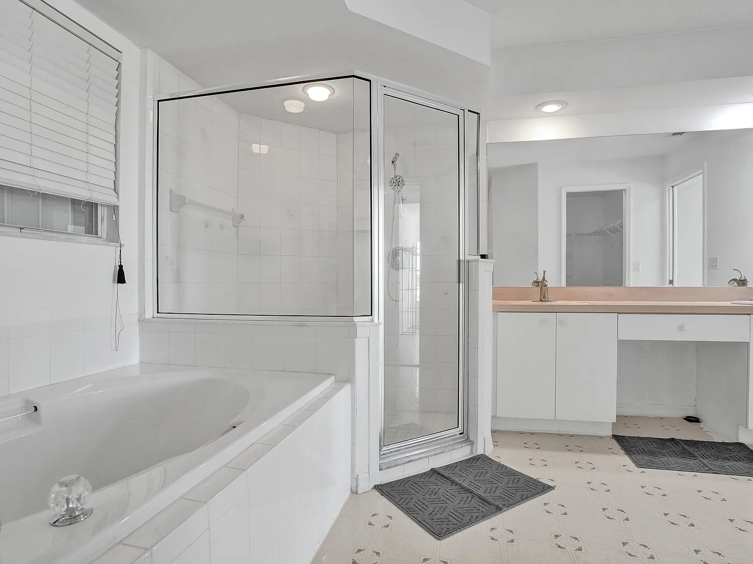 4 bed, 3.0 bath, 2087 sqft, $970 — Photo 4