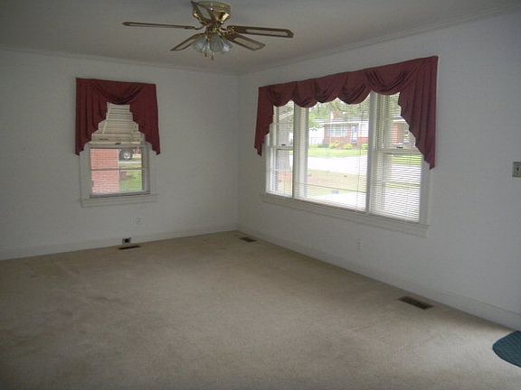 5th image of 320 Clayton St