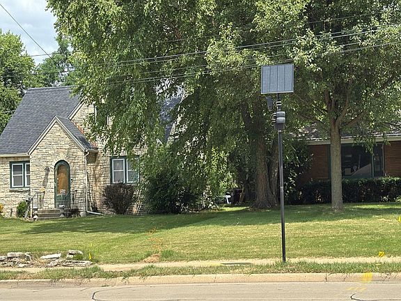 2nd image of 3712 Broadway