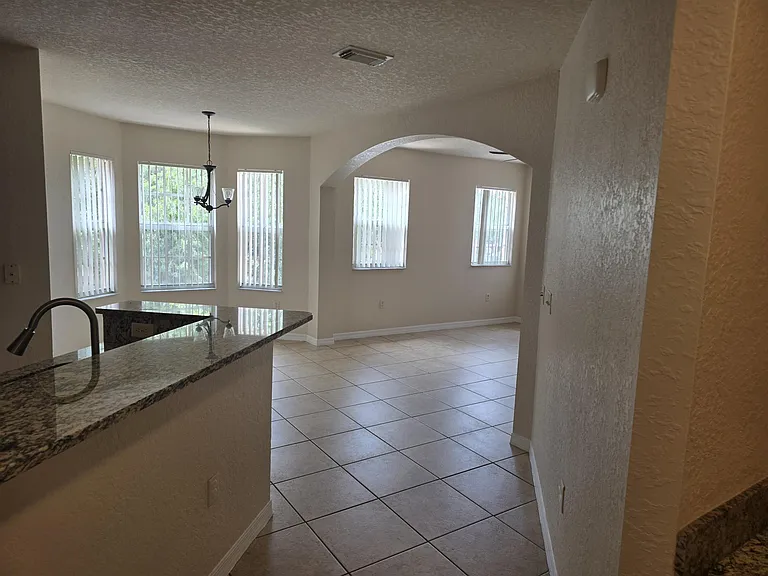 144 SW Peacock Blvd #23-201 — Photo 6