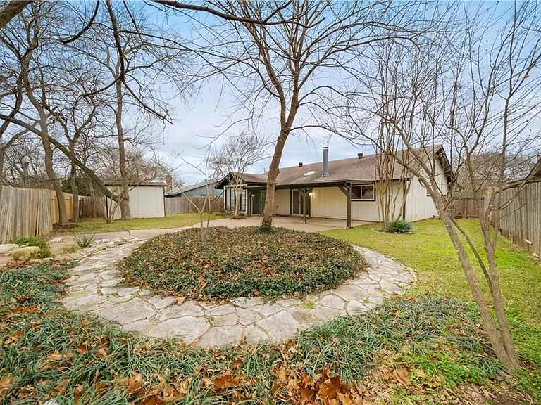 2515 Berkett Dr — Photo 25