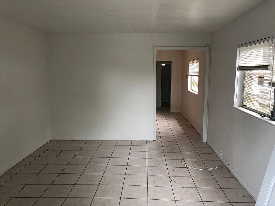 1st image of 24 SW 13th St APT 1