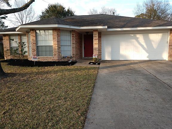 3rd image of 2607 Pine Cone Dr