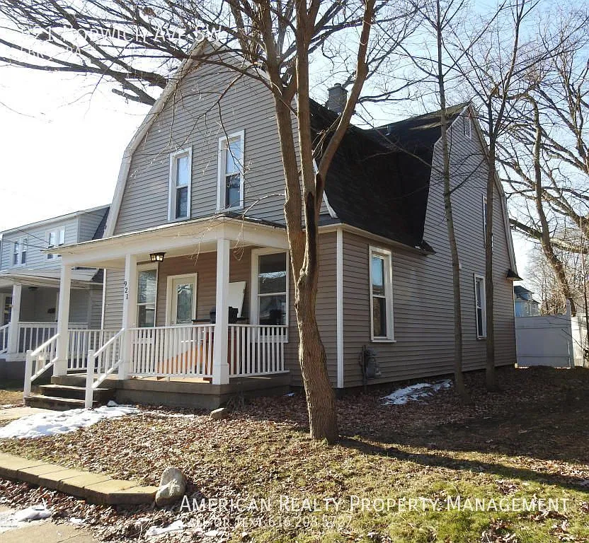5 bed, 1400 sqft, $2,300 — Photo 1