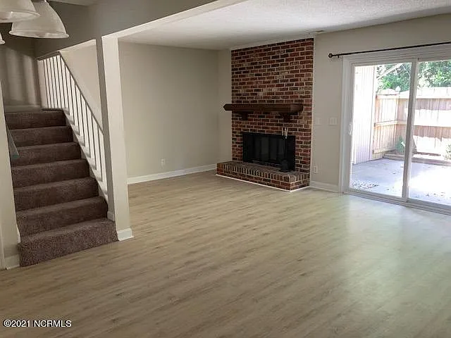 3 bed, 2.5 bath, 1498 sqft, $1,500 — Photo 3
