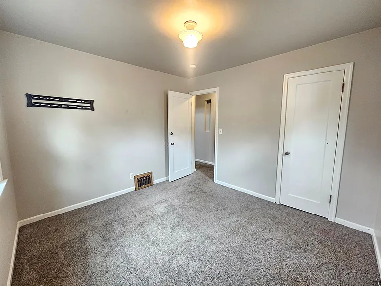 2704 W Garland Ave — Photo 12