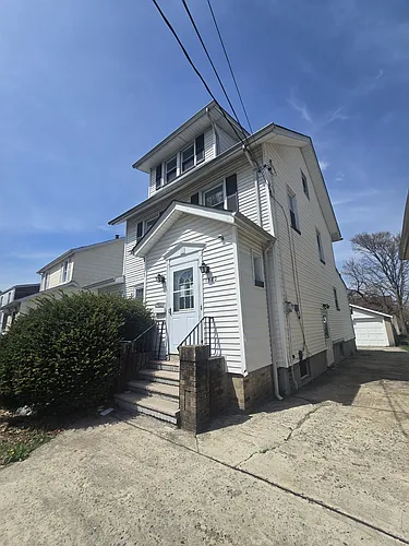 1580 Summit Ave Photo 1