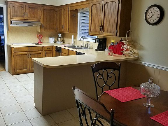 3rd image of 2016 Capella Dr