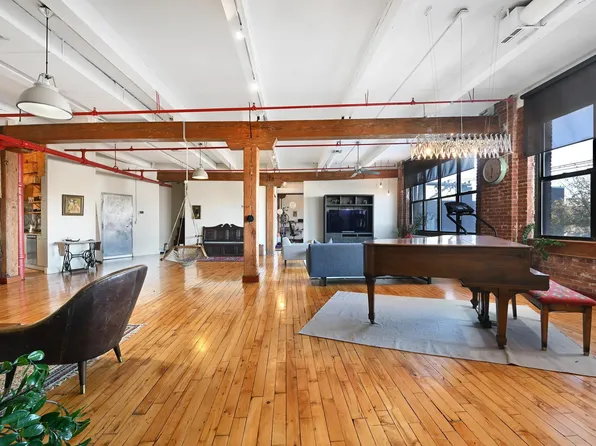 1620 Manhattan Avenue image 2 of 20