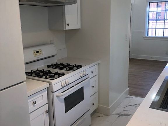3rd image of 241 Loma Ave Unit B
