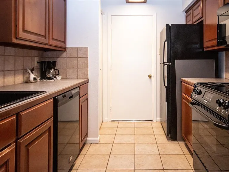 2425 Holly Hall St #31 — Photo 3