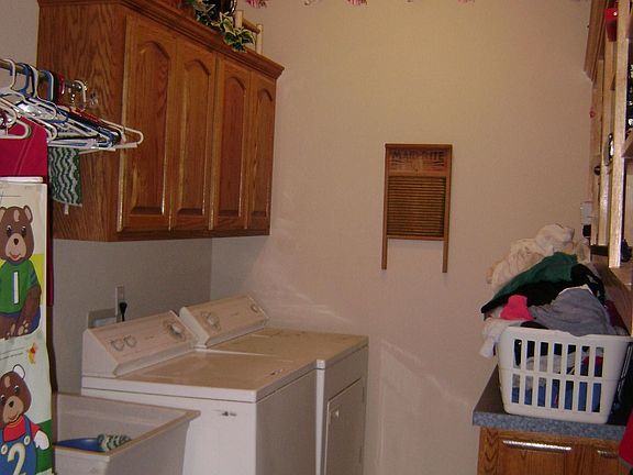 laundry room w/ sink