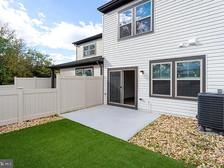 214 Matilda — Photo 24
