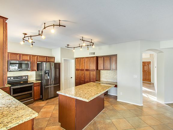 4th image of 9429 S Palm Dr