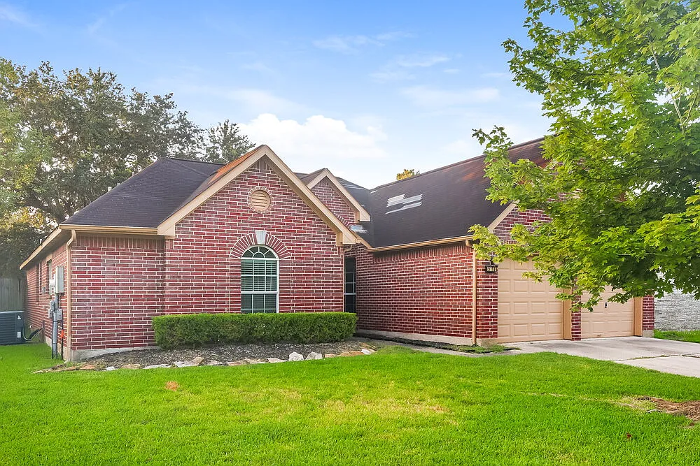 3 bed, 2.0 bath, 1845 sqft, $2,360 — Photo 3