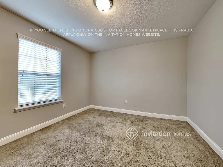 832 Glendale Ln — Photo 16