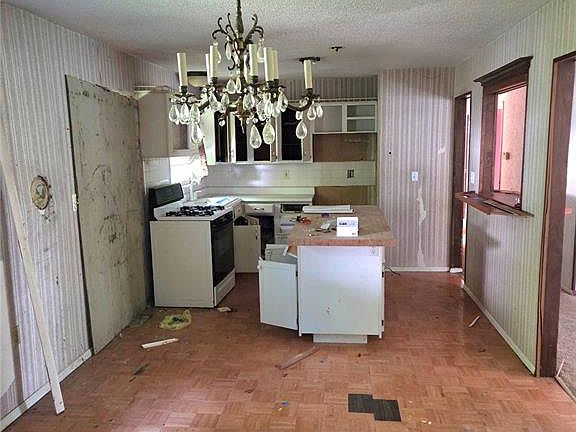 5th image of 328 Michael Ln