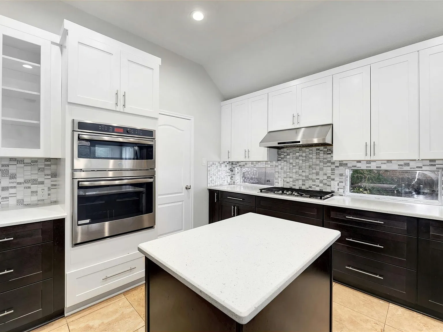 3 bed, 2.5 bath, 2811 sqft, $2,995 — Photo 4