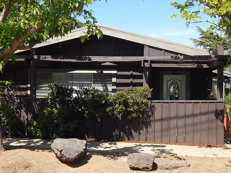 304 Edwards St — Photo 12
