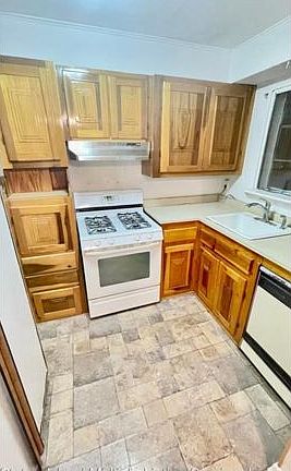2nd image of 226 Bay 48th St