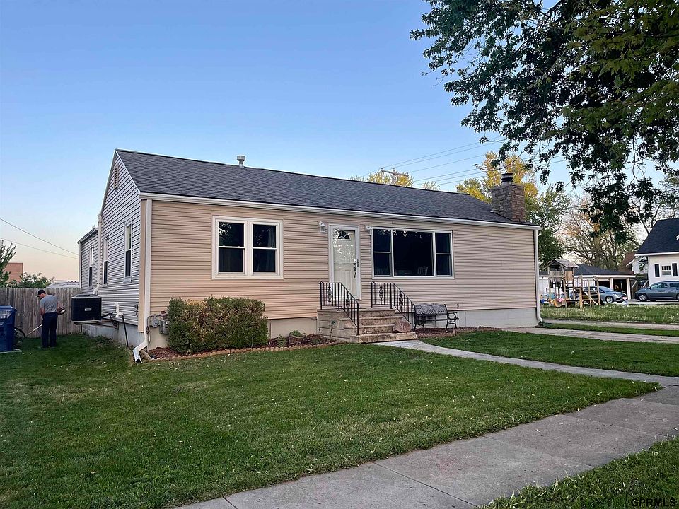 1st image of 308 S B St
