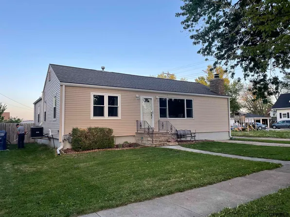 308 S B St, Milford, NE 68405