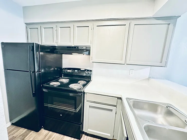 Awesome open Studio Apartments Close to Downtown — Photo 42