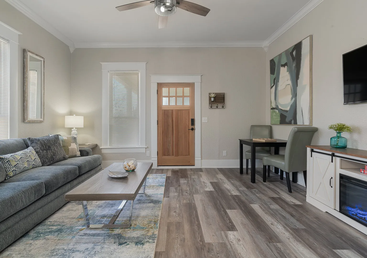 Kozy Kottage - Renovated 3/2 W Optional 3-Car Garage, Utilities, Wi-Fi — Photo 2