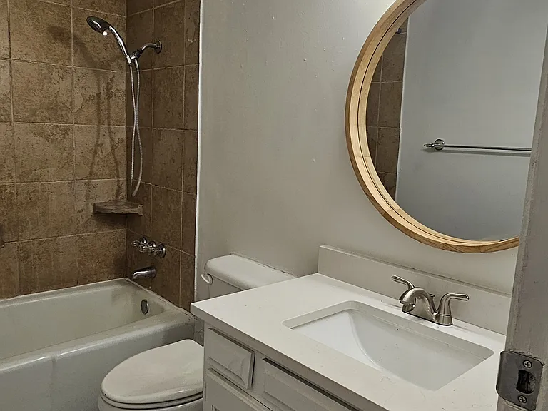 1645 S 6th Pl — Photo 11