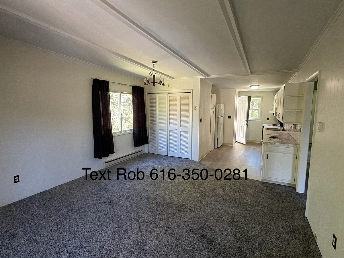 Building Photo - 11956 Summit Ave NE #3
