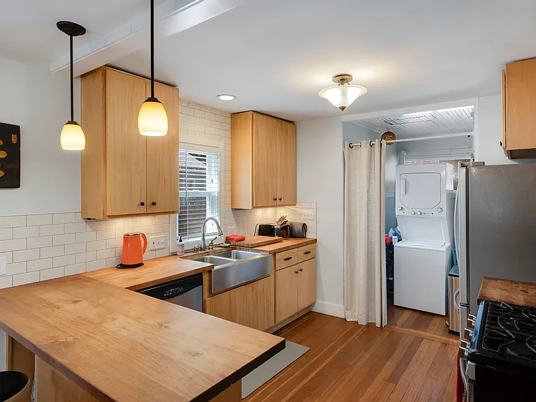 215 N Sherwood St — Photo 8