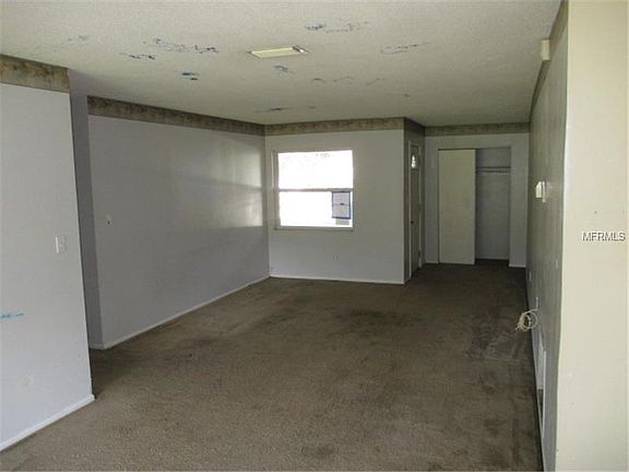 3rd image of 6842 Criswell Ave N