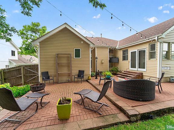 5th image of 327 N 160th St